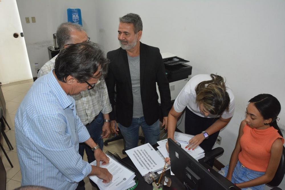 Lei Orçamentária Anual 2024 é entregue à Câmara Municipal