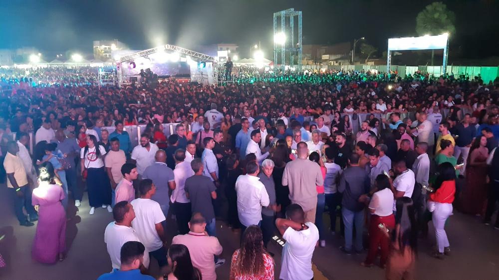 Homem é agredido com cacos de vidro