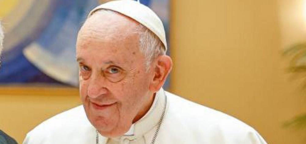 Pela primeira vez, Papa sugere que casais do mesmo sexo possam ganhar a bênção