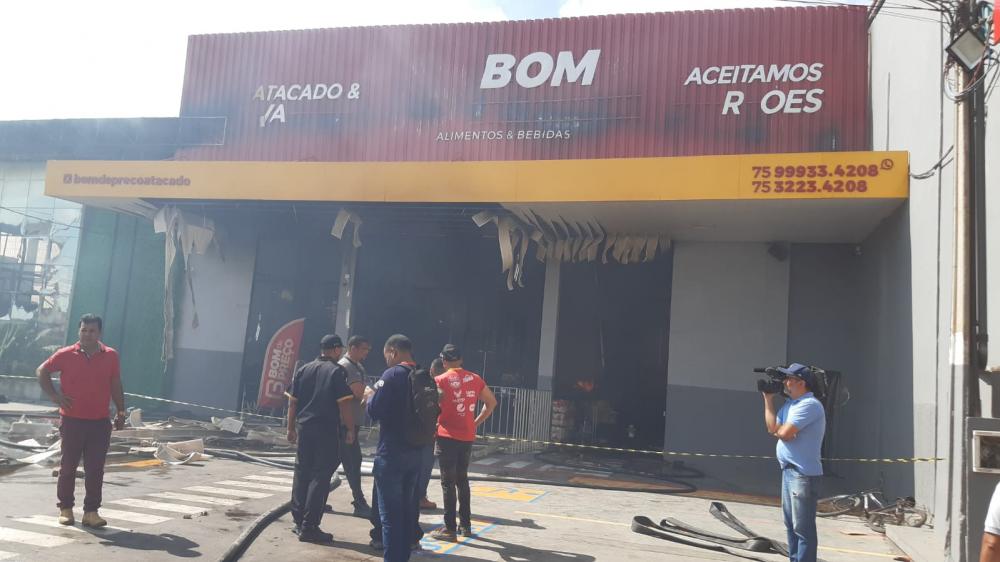 Incêndio destrói três grandes lojas em Feira de Santana