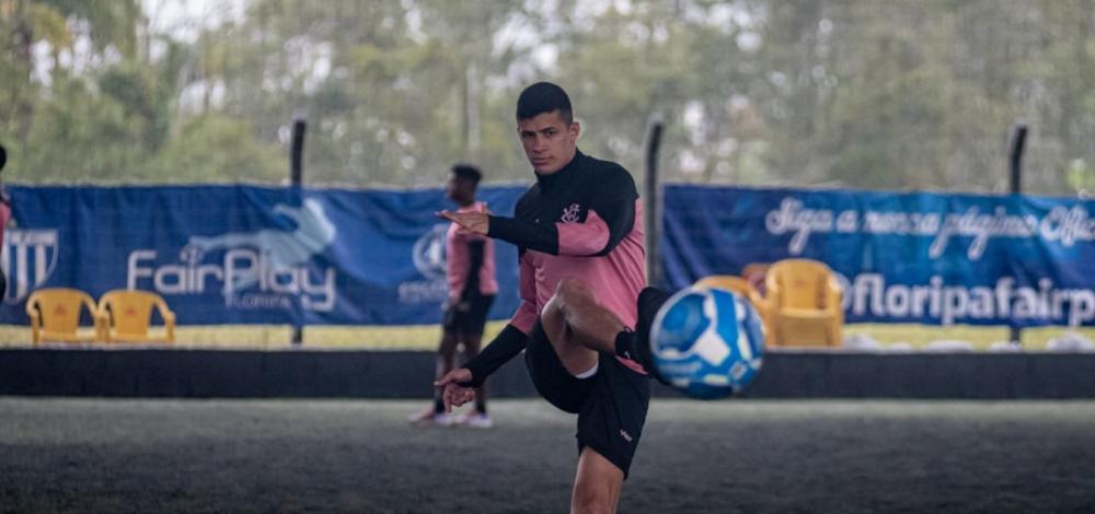 Para se aproximar do acesso, Vitória enfrenta o Criciúma neste domingo