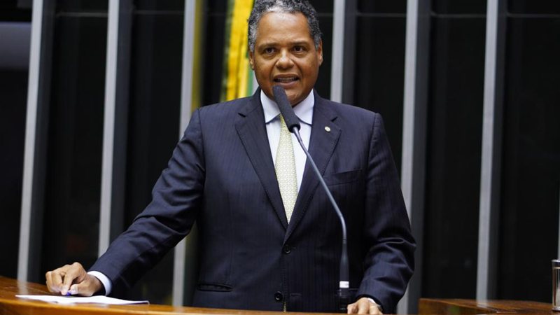 Sonhando com a presidência da Câmara, deputado baiano se aproxima de bolsonaristas; entenda