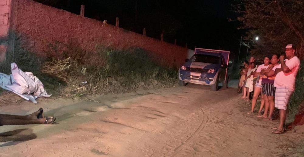 Homem foi executado com vários tiros na cabeça em Humildes