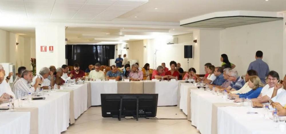 Jerônimo se reúne com base aliada para discutir pré-candidatura em Salvador