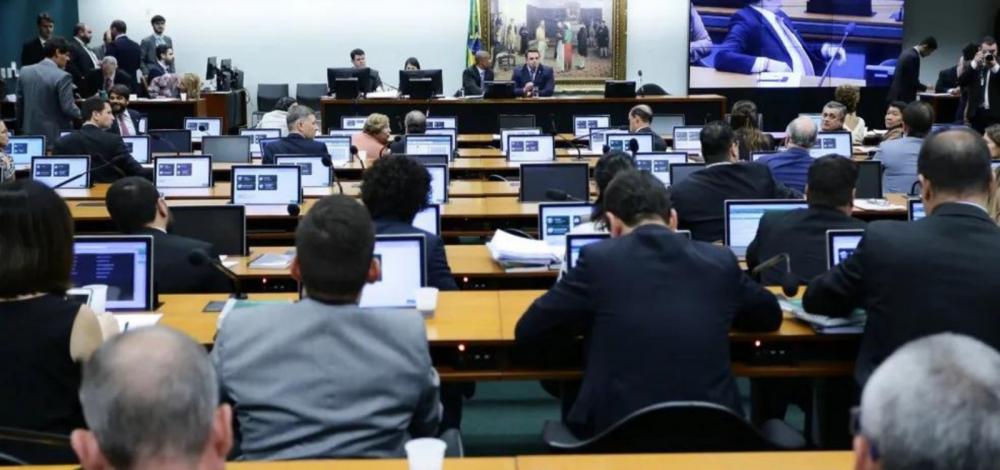 CCJ aprova projeto que iguala direito a herança entre irmãos e meios-irmãos