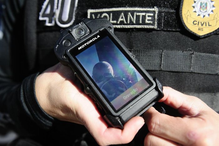 Brasil tem mais de 30 mil câmeras corporais em uso por policiais
