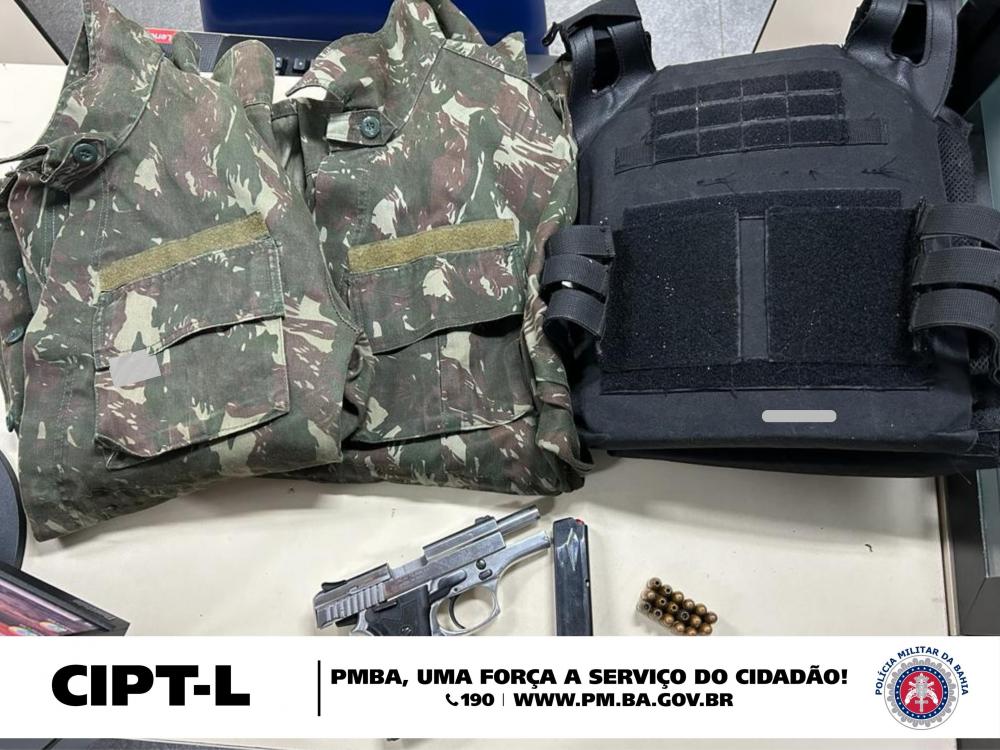 Homemé preso portando arma, colete balístico e roupa do exército em Feira de Santana