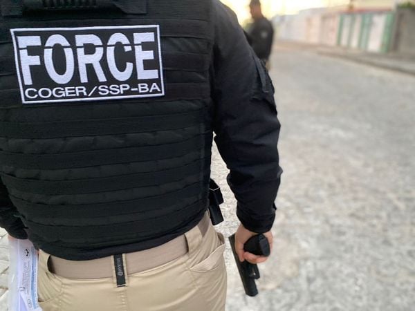 Delegado, investigador e PMs são alvos de operação contra grupo de extermínio