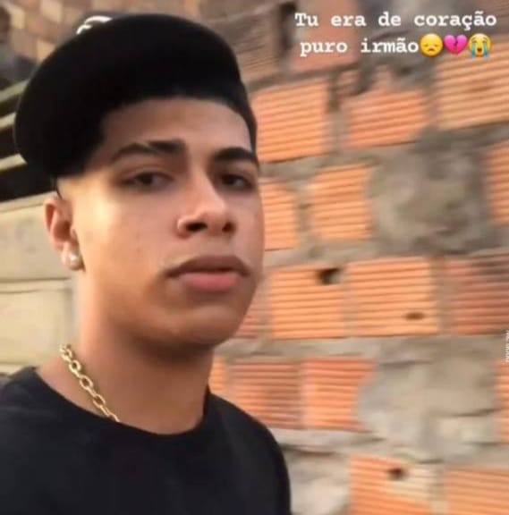 Adolescente é assassinado dentro de barbearia no George Américo