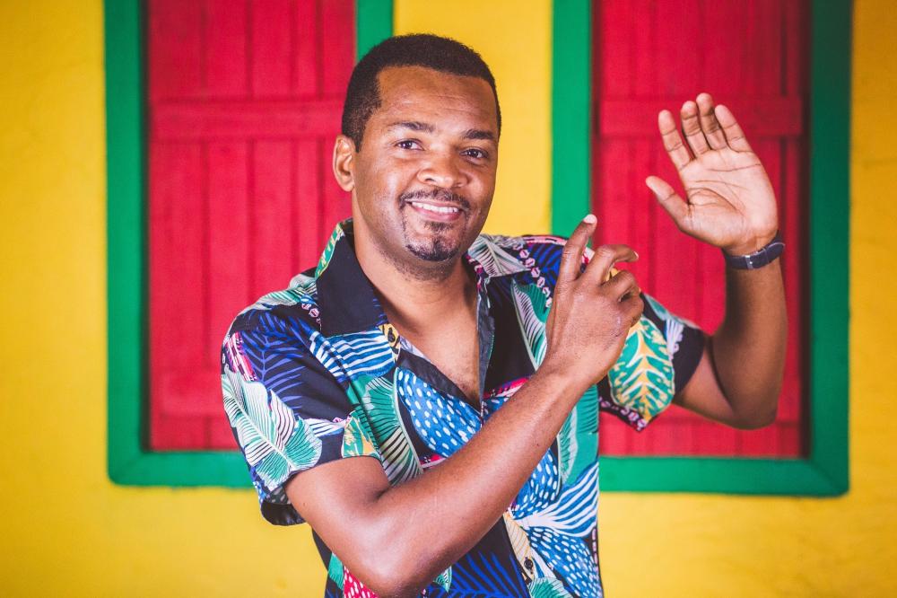 Músico e compositor Roberto Koelho sofre grave acidente na BR-324