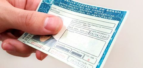 Deputado propõe isentar maiores de 50 anos da taxa de renovação da CNH