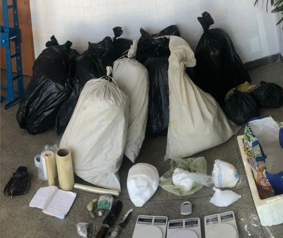 PM apreende cerca de 300 quilos de maconha e foragido da justiça