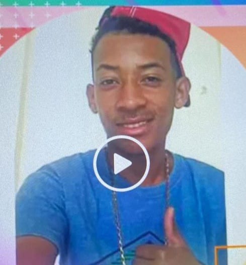 Homem é assassinado com 4 tiros em calçada no Tomba