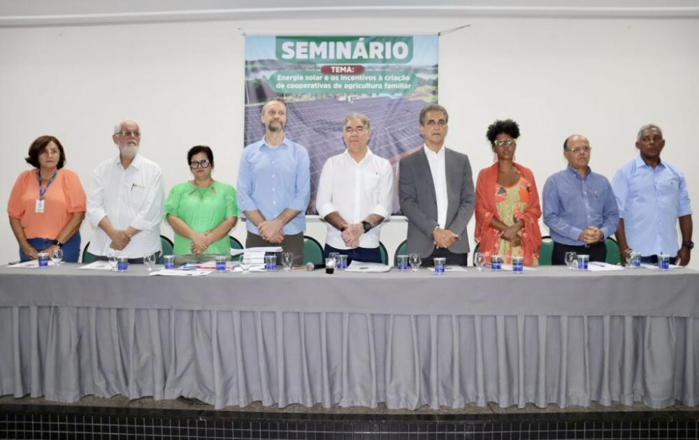 Zé Neto propõe, durante seminário, instalação de energia solar no Centro de Abastecimento e feiras livres em Feira de Santana