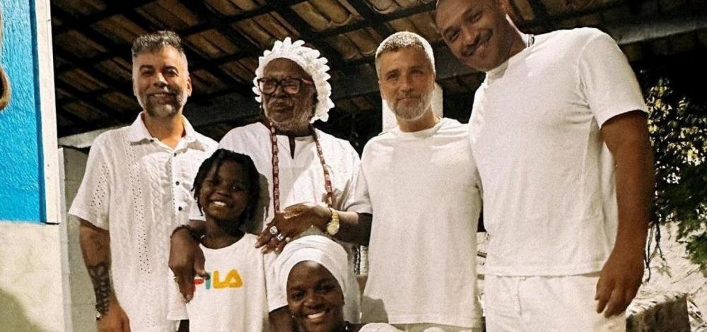 Bruno Gagliasso sofre intolerância religiosa ao publicar foto com filho em terreiro de candomblé na Bahia 