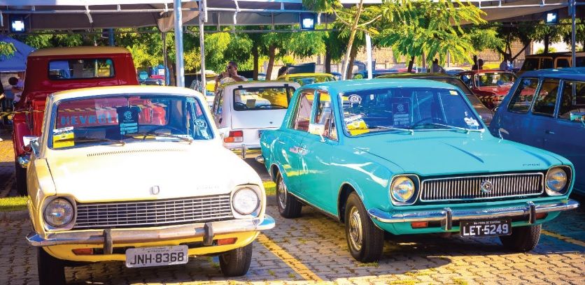 Encontro de Carros Antigos reúne antigomobilistas em Feira de Santana