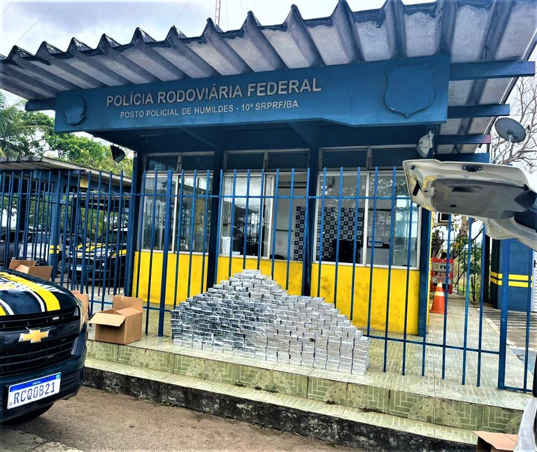 PRF apreende 247 quilos de cocaína dentro de carro na BR 101