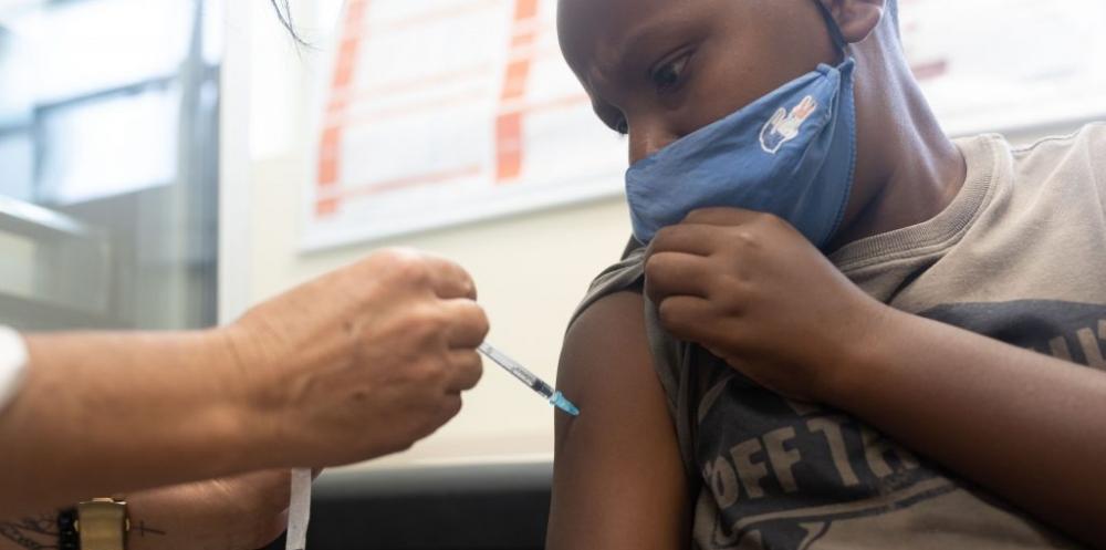 Novembrinho Azul traz alerta sobre vacinação contra HPV para meninos