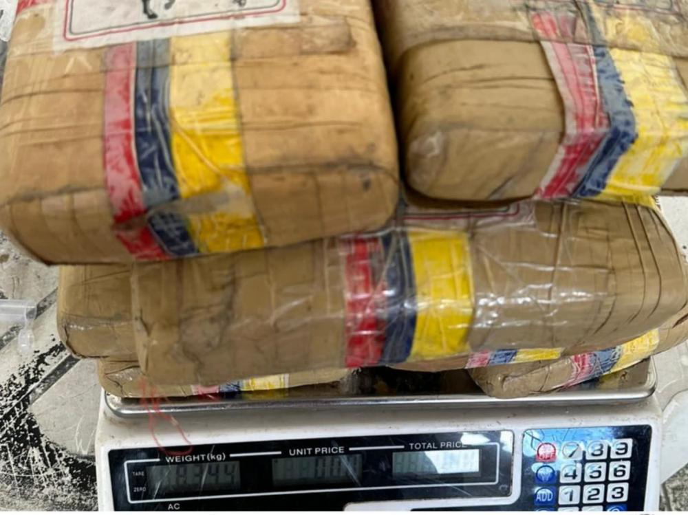 Polícia Militar apreende 10 quilos de maconha em operação na Queimadinha