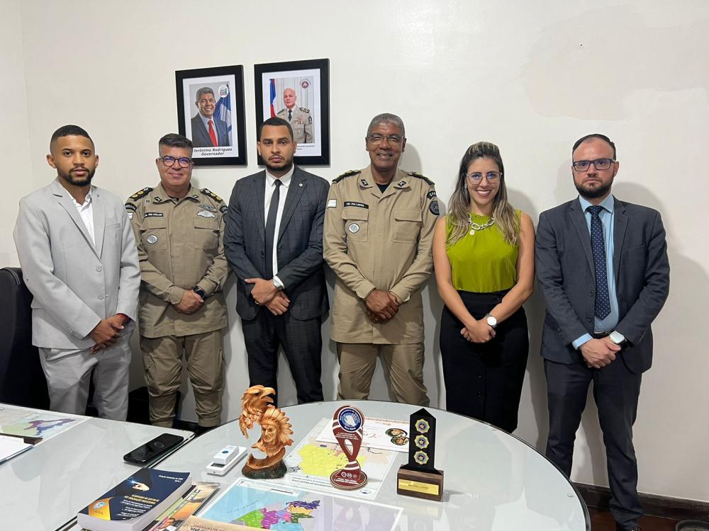 Membros da OAB Feira se reúnem com o Comando de Policiamento Regional Leste.