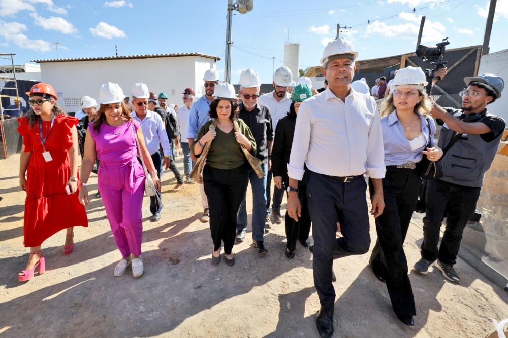 Ao lado da ministra, governador anuncia mais investimentos para a saúde de Vitória da Conquista