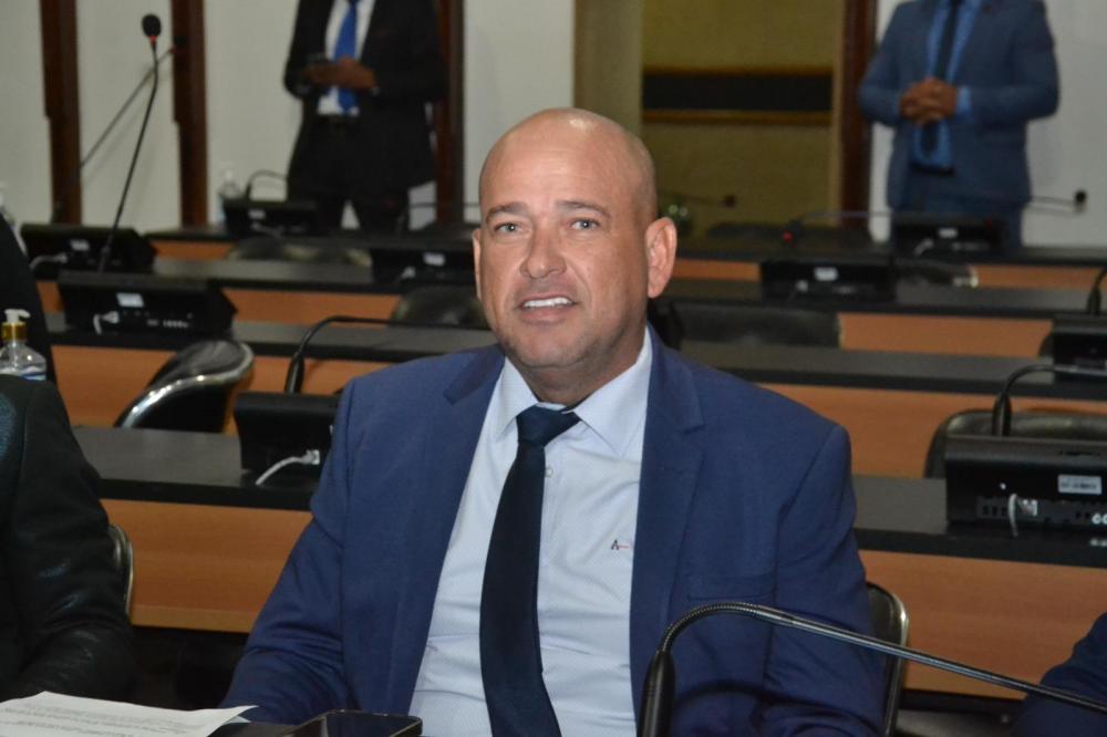 Binho Galinha destina recursos para Apae e Lar do Irmão Velho 