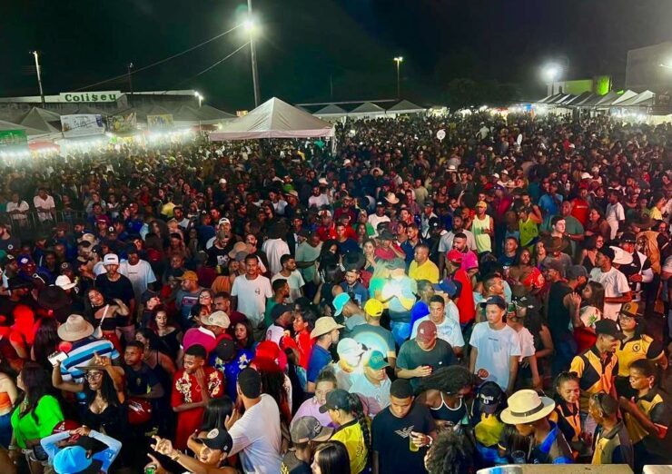 Com 155 grupos de montaria e shows com 35 mil pessoas, Cavalgada Princesa do Sertão é maior evento do gênero em Feira