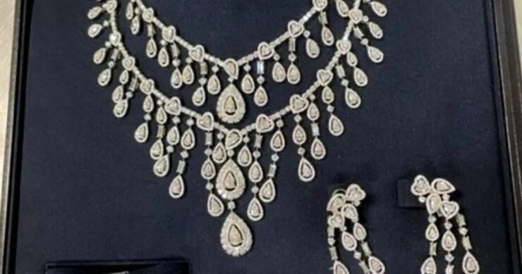 Técnicos do TCU propõem que Bolsonaro devolva presentes oficiais em 15 dias