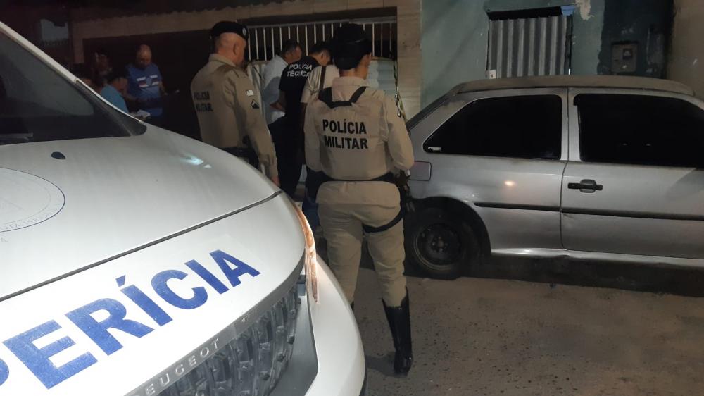 Homens em carro preto executam jovem no George Américo