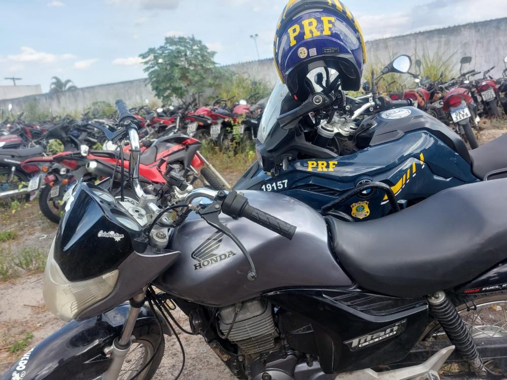 PRF apreende moto 