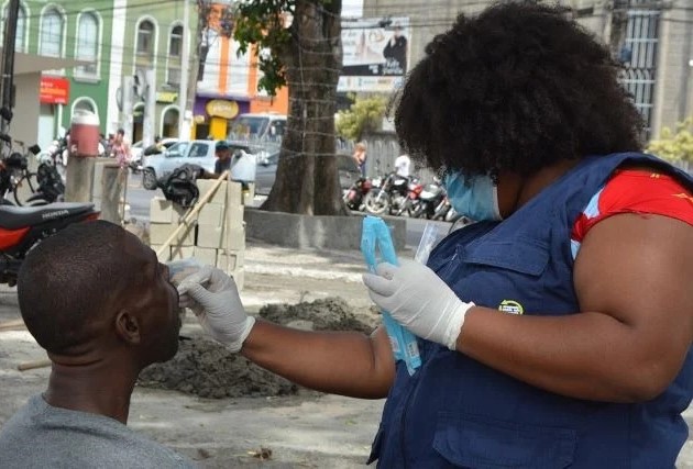 Veja os horários da testagem gratuita para covid-19 no estacionamento da Prefeitura
