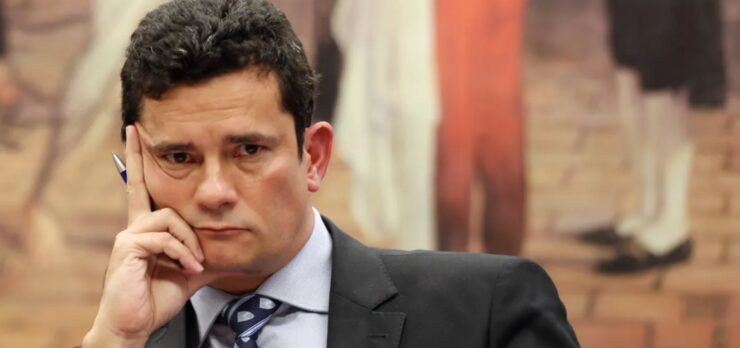 ‘Mestrão’ flagrado aconselhando Moro durante sabatina de Dino já foi acusado de rachadinha