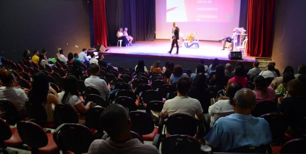 Encontro inédito debate volta às aulas em Feira de Santana