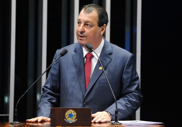 Presidente da CPI diz já ter prova de dolo de Bolsonaro contra vacina