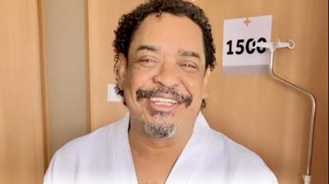 Após cirurgia de emergência, Compadre Washington recebe alta: “Agora é repousar”