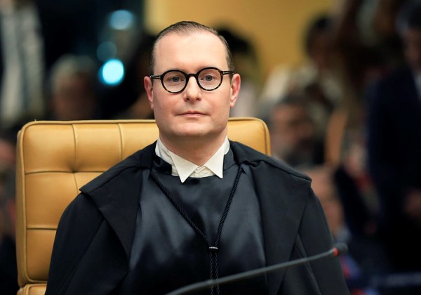 Zanin será relator de recurso que tenta reverter inelegibilidade de Bolsonaro