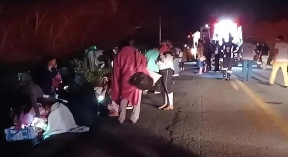 Acidente com ônibus deixa 29 passageiros feridos em Caetité; cinco estão estado grave