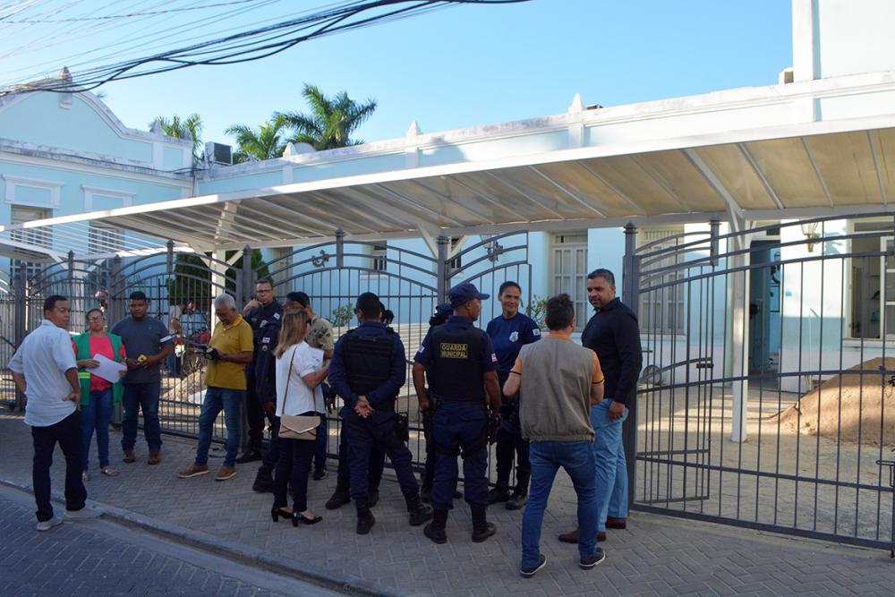 Prefeitura interdita obra de reforma do prédio da Câmara Municipal