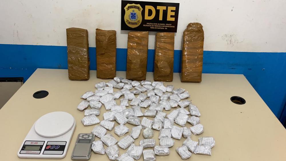 Mulher presa com cinco tabletes de maconha em Feira de Santana.