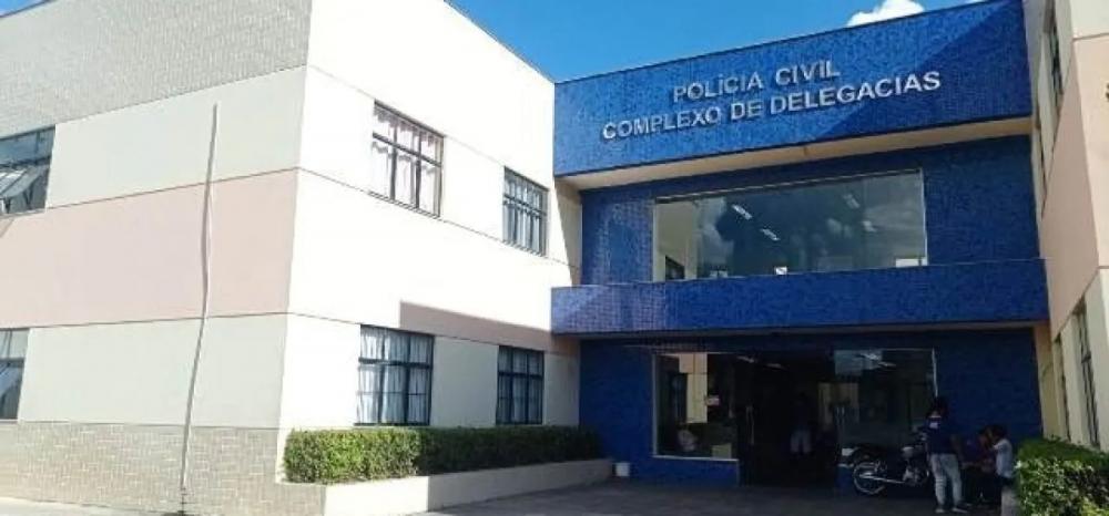 Mulher acusada de atear fogo no vizinho em Feira de Santana é presa