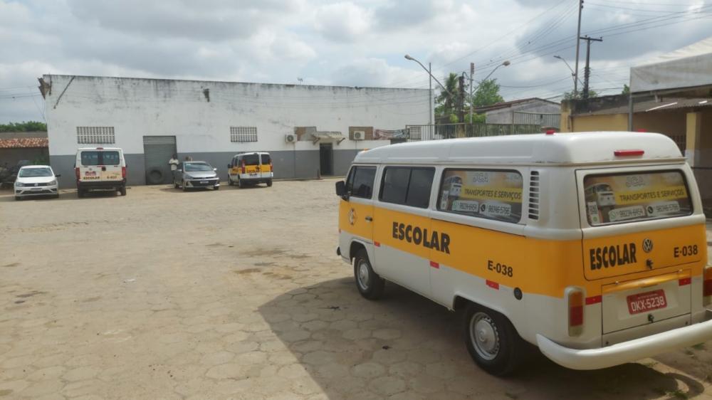 Começou a inspeção obrigatória do transporte escolar privado em Feira