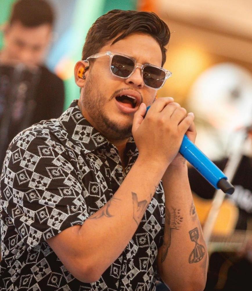 Thiago Aquino lança CD “TBT” com sucessos que marcaram sua carreira