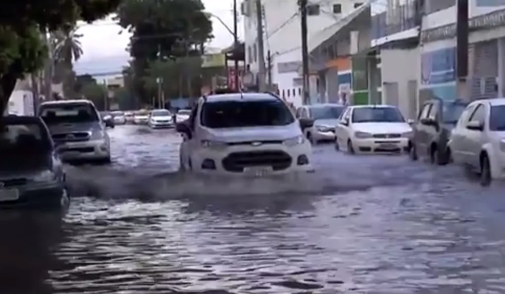 Comitê de crise é criado pela Prefeitura de Feira após 12 horas de chuvas
