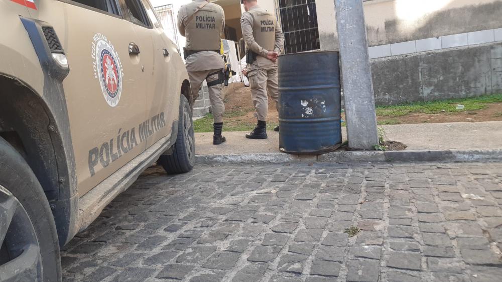 Jovem é assassinado com 15 tiros de pistola ponto 40 no bairro Mangabeira.