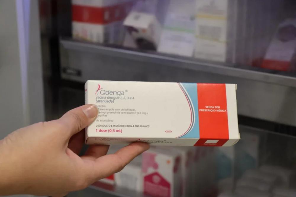 Ministra da Saúde aguarda “tradução da bula” para início da vacinação contra dengue