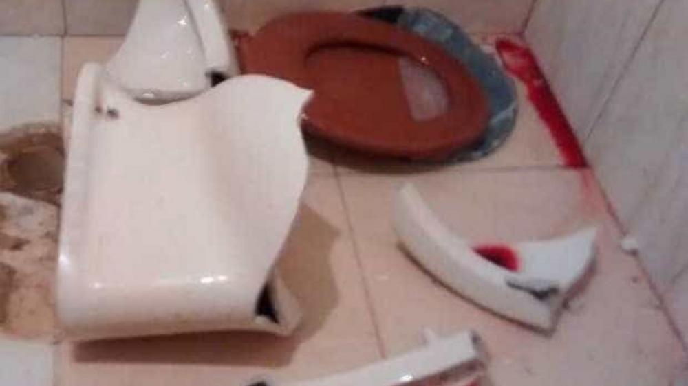 Mulher fica gravemente ferida após vaso sanitário quebrar