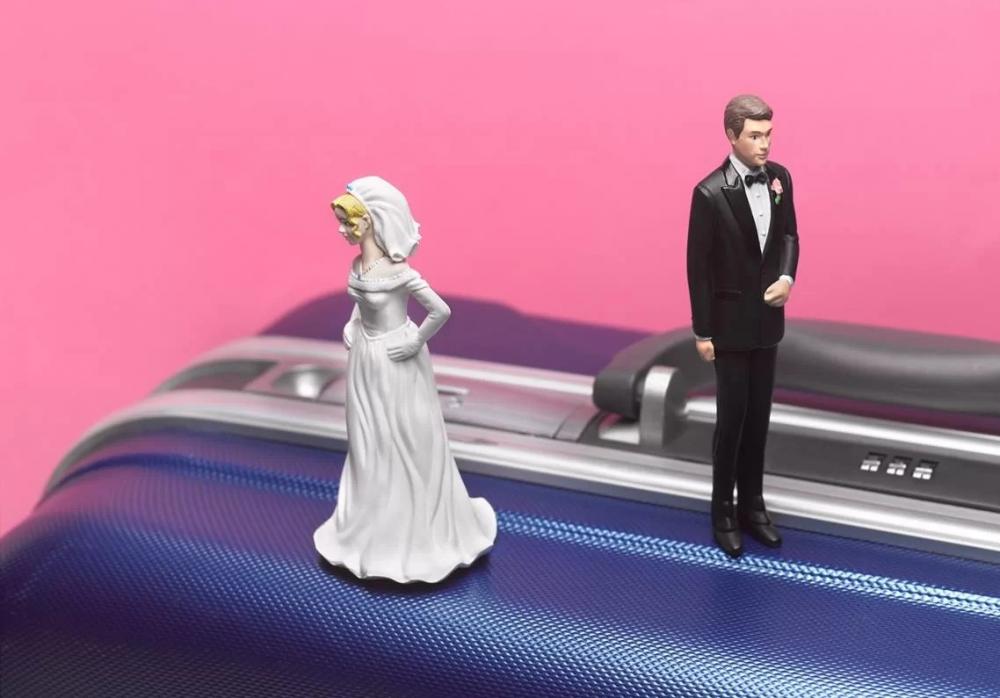 Noiva é flagrada fazendo sexo com tio do noivo antes do casamento