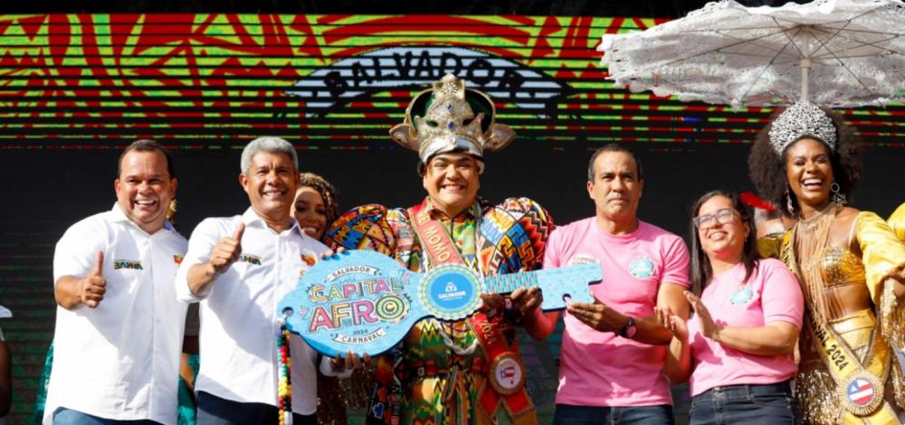 Com a presença de Bruno Reis e Jerônimo Rodrigues, Rei Momo recebe chave do Carnaval de Salvador