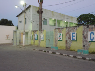 Antigo Colégio Ecassa dá lugar a rede de supermercados na Avenida Presidente Dutra, em Feira de Santana