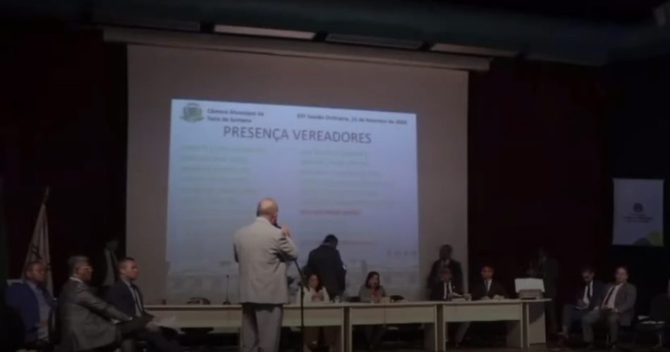 Eremita Mota e José Carneiro protagonizam discussão acalorada na volta da Câmara Municipal de Feira de Santana